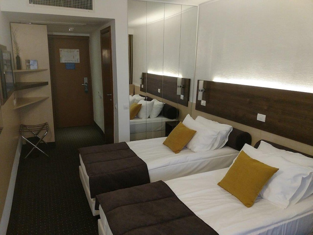 Twin Bed Room, Without Sea-View, Air-Condition, Balcony, Nonsmoking photo 2