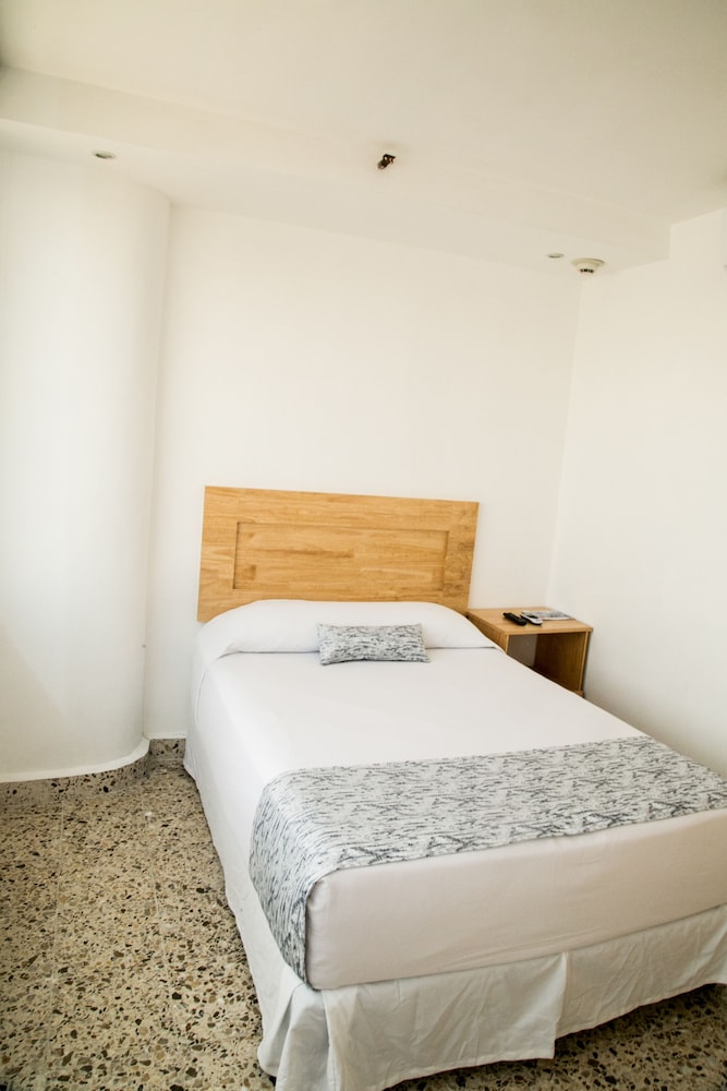 Business Room, 1 Double Bed, Non Smoking — the supplier's photographs — photo 6