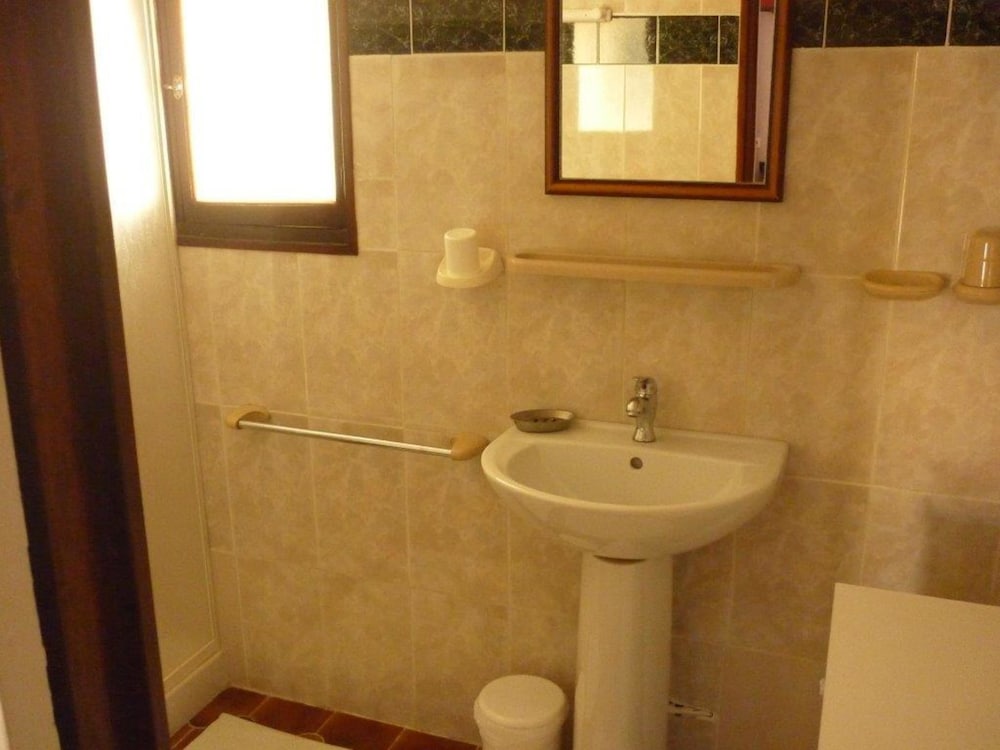 Quadruple Room - Photo 9