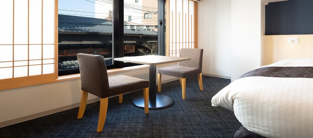 Premium Twin Room - Photo 2
