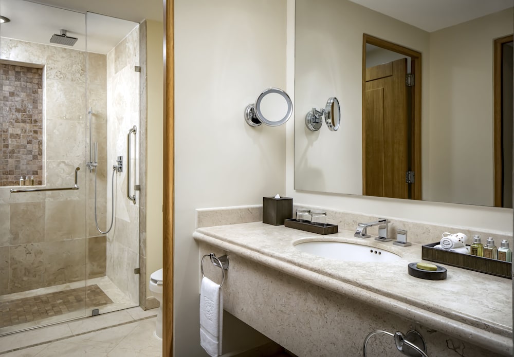 Master Parlor Suite Pool View