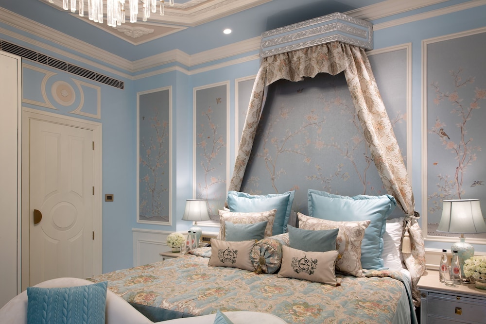 Luxury Suite, Non Smoking (Heritage With Whirlpool)