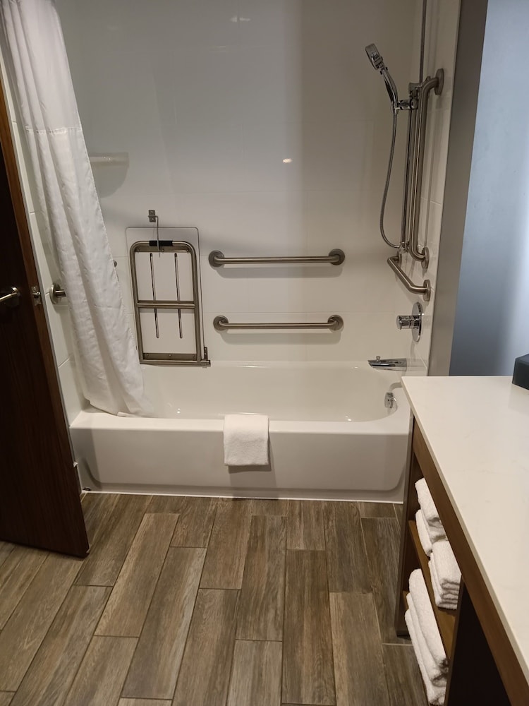 Suite, 1 King Bed, Accessible, Non Smoking (Mobility/Hearing, Tub w/Grab Bars) - Photo 3