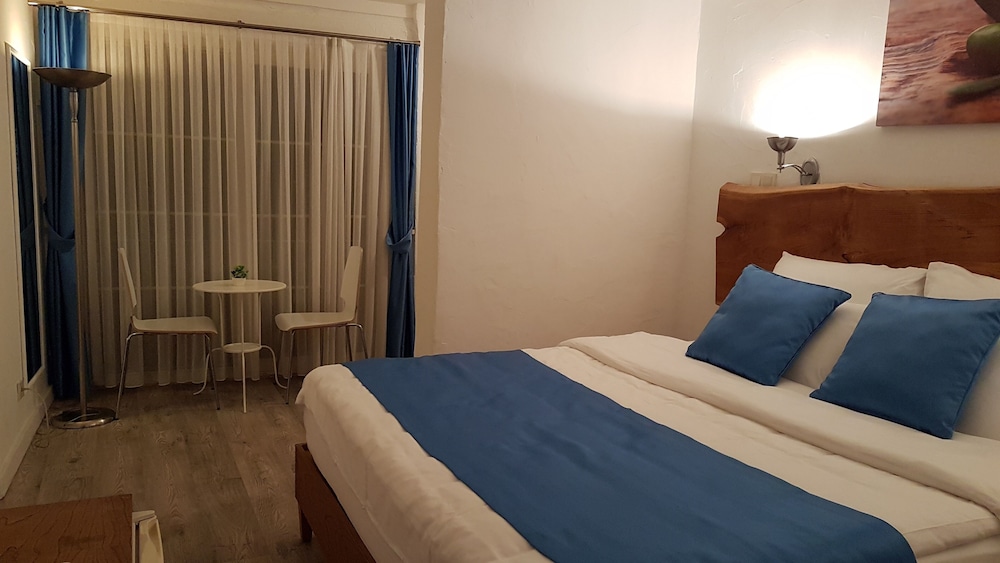Standard Quadruple Room - Photo 5