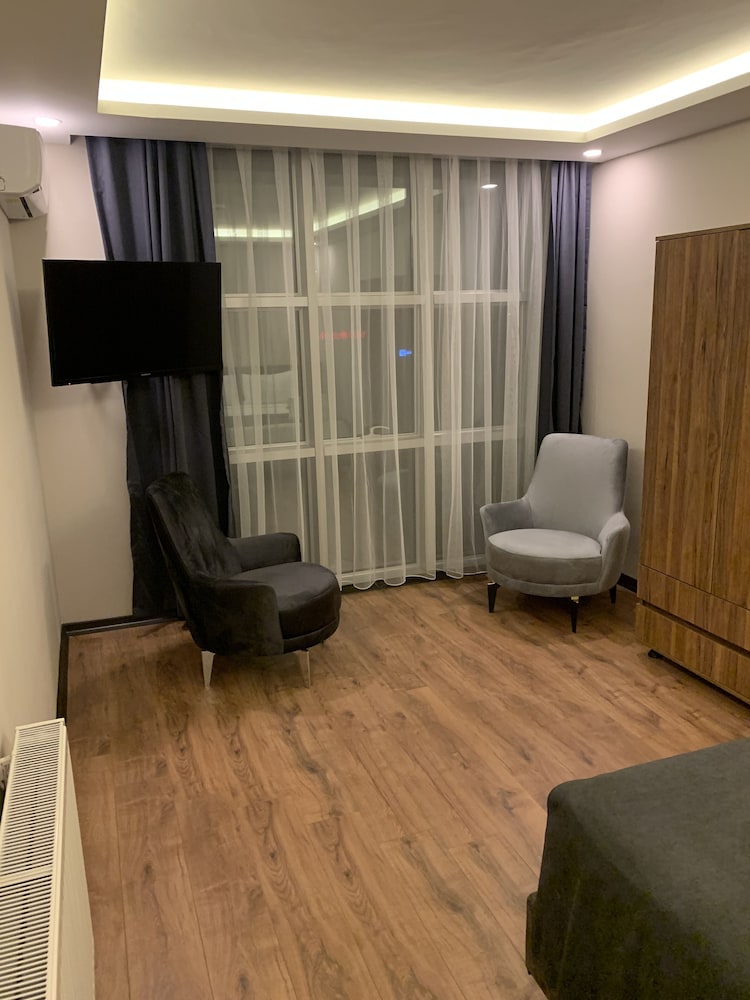 Deluxe Suite - Photo 11