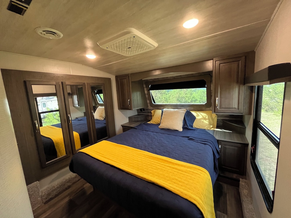 Luxury Mobile Home, 1 Queen Bed with Sofa bed