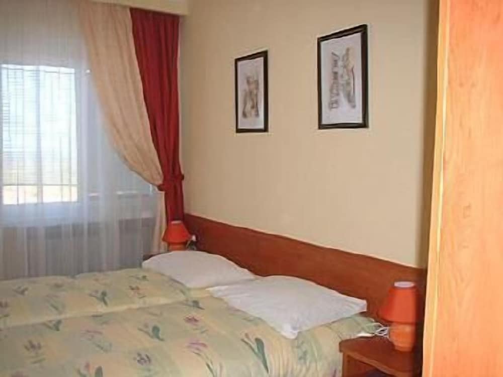Basic Double or Twin Room photo 1
