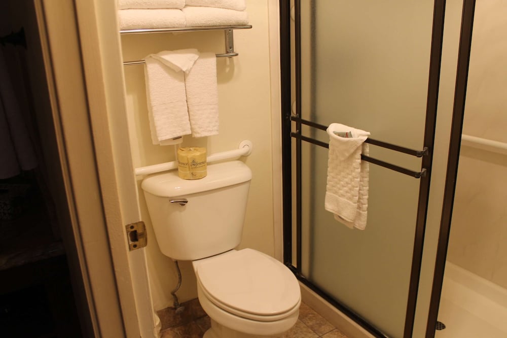 Standard Room, 2 Queen Beds, Accessible, Non Smoking (Walk-in Shower) - Photo 4
