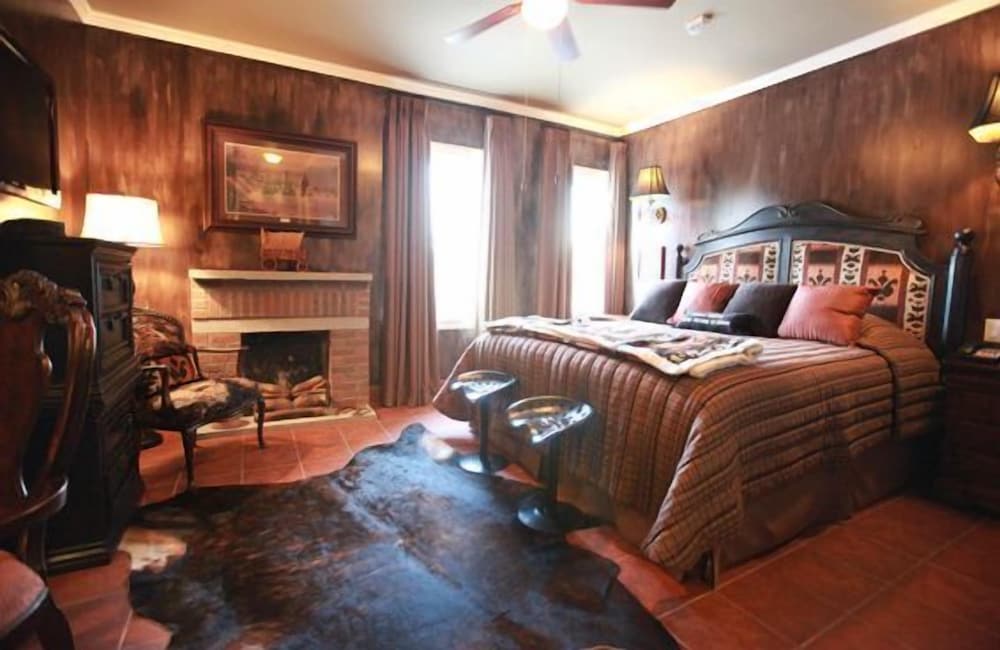 Standard Room, 1 King Bed - Photo 5