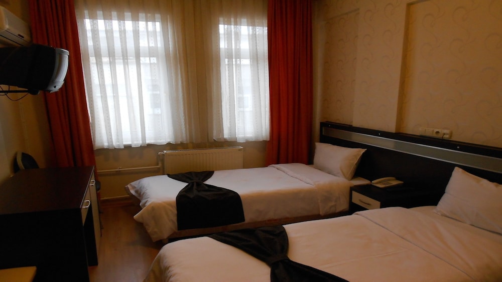 Standard Double or Twin Room - Photo 9