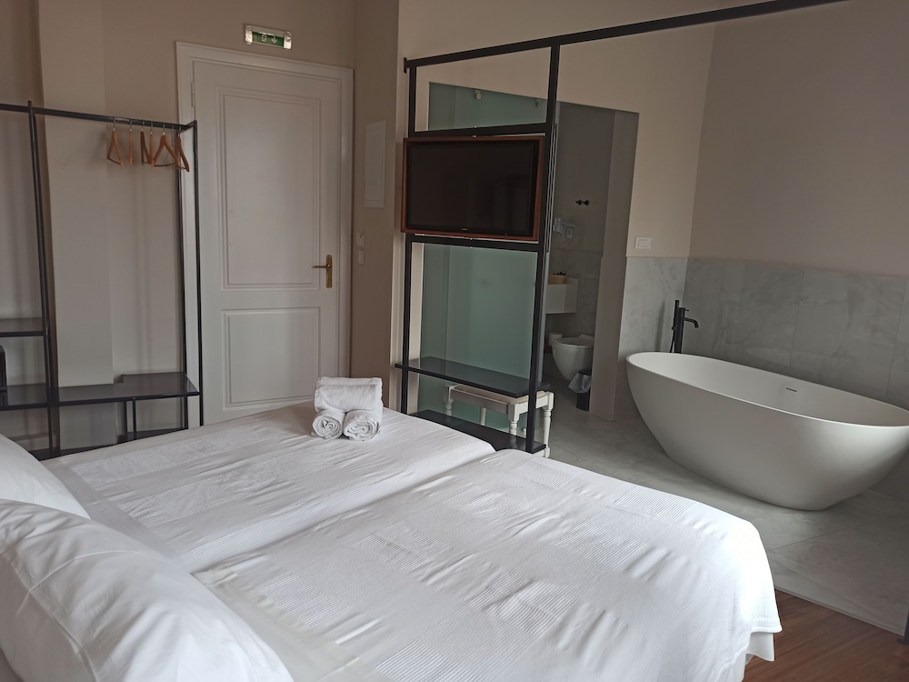 Standard Double Room photo 3