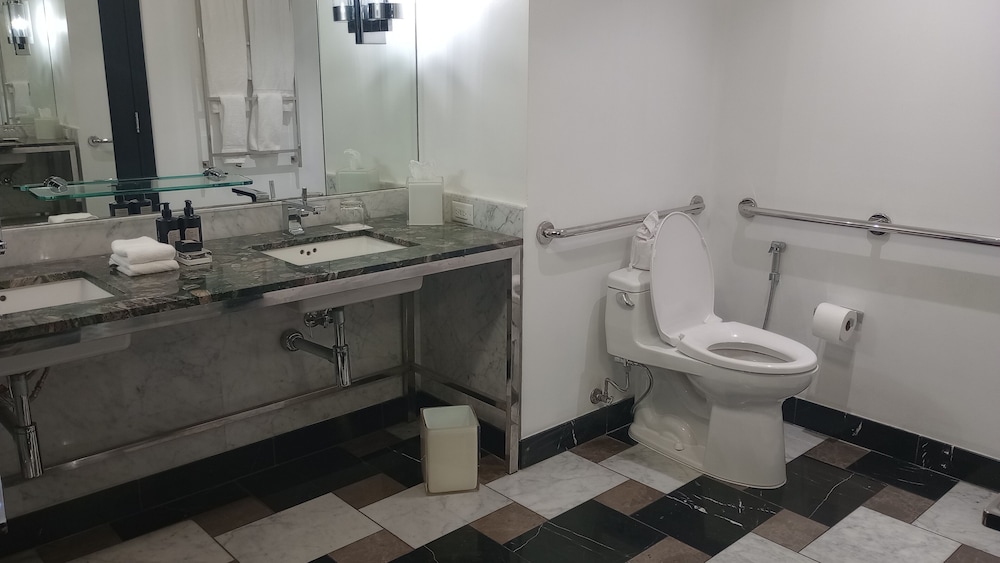 Deluxe Room, 1 King Bed, Balcony (Guest)