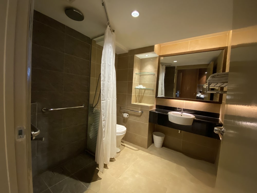 Standard Room, 1 King Bed, Accessible photo 3