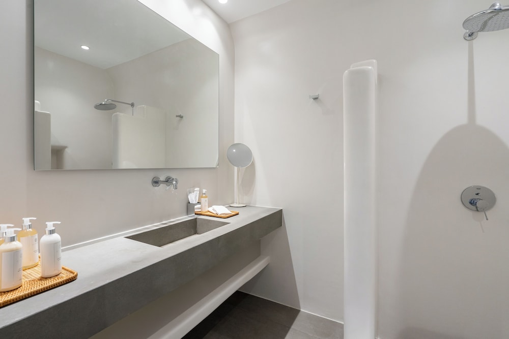 Superior Suite with sea view and heated plunge pool - Photo 5