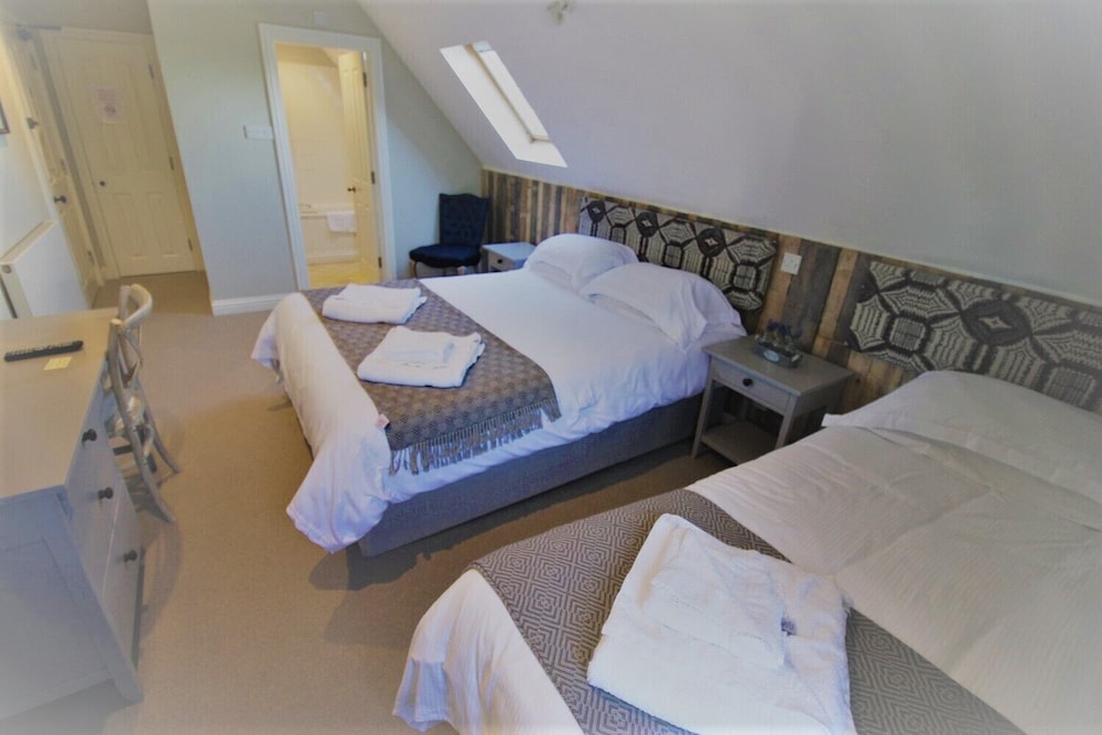 Suite, Ensuite photo 3