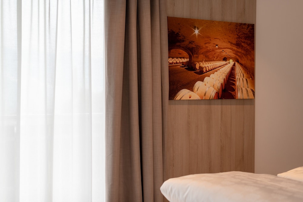 Classic Suite, 2 Bedrooms, Balcony photo 2