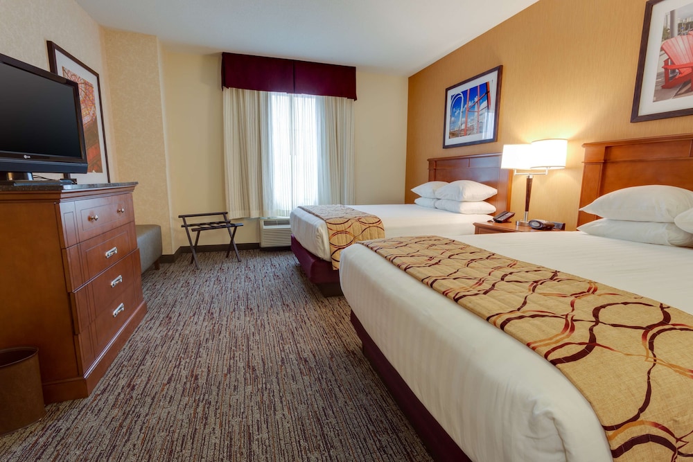 Deluxe Suite, Multiple Beds, Refrigerator & Microwave (2 Rooms, Oversized) photo 2