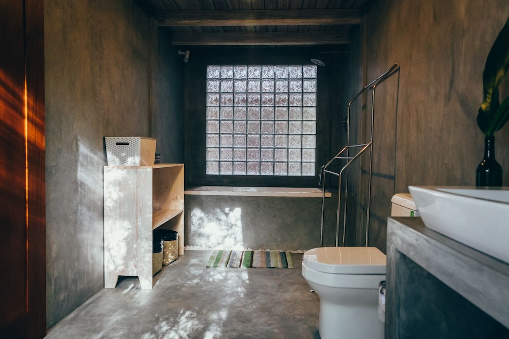 Basic Double Room, Bathtub, Garden View photo 2