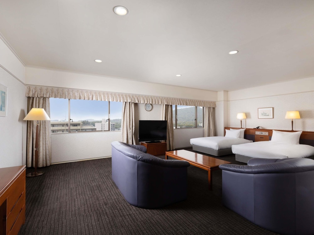 Classic Suite, 2 Twin Beds (City Side)