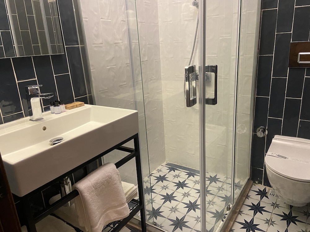 Business Double Room - Photo 17