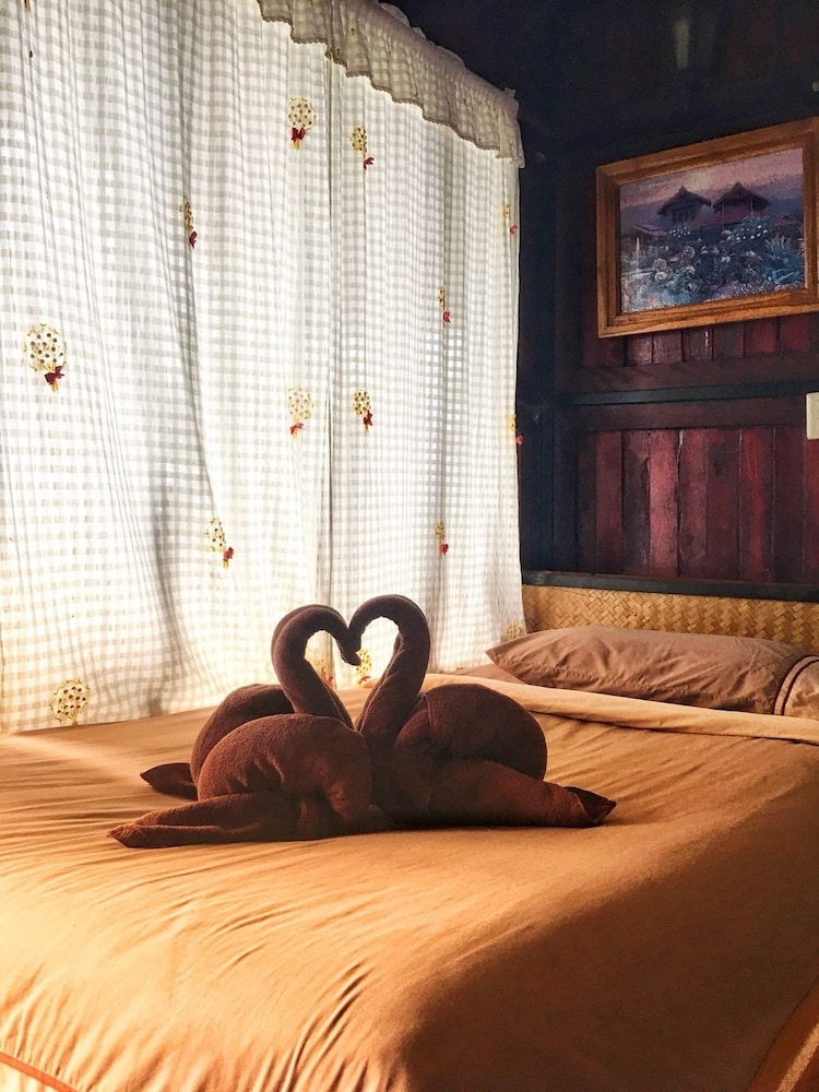 Deluxe Bungalow, 2 Twin Beds - Photo 3