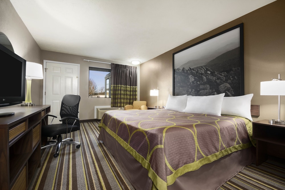 Standard Room, 1 King Bed - Photo 3