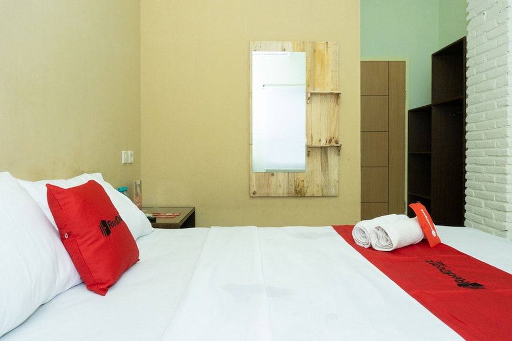 Premium Room (RedDoorz) photo 2
