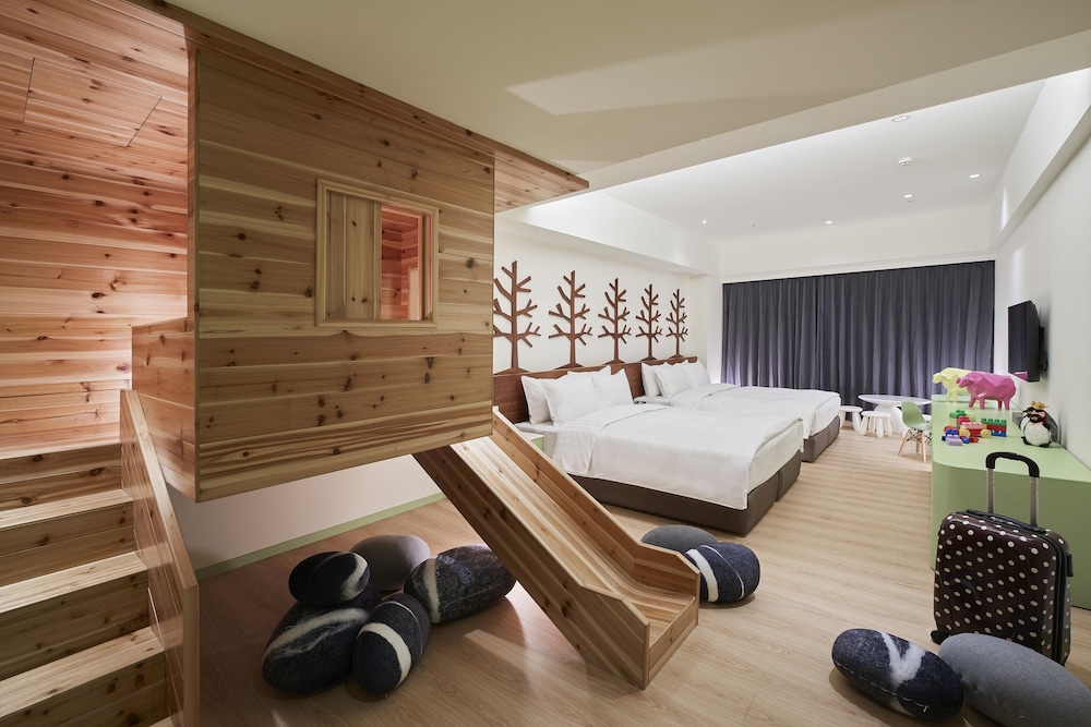 Children TreeHouse Family Room photo 1