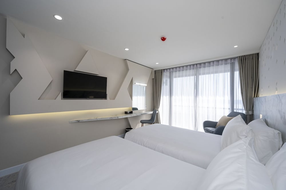 Superior Twin Room, River View - Photo 1