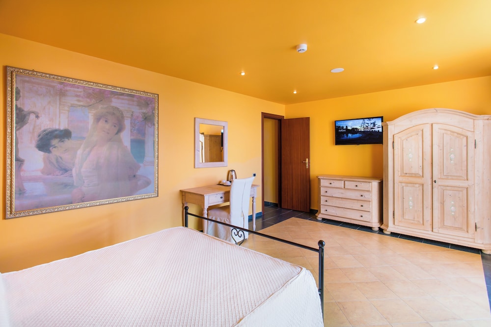 Deluxe Studio Suite, 2 Bedrooms, Balcony, Sea View