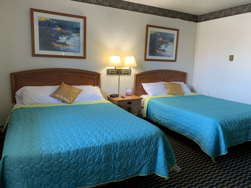 Room, 2 Queen Beds photo 2