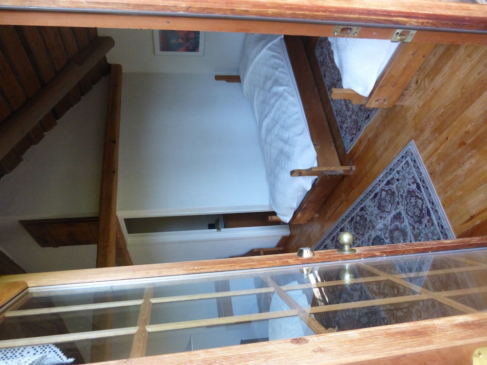 Classic Cabin, 2 Twin Beds, Patio, Mountain View photo 3