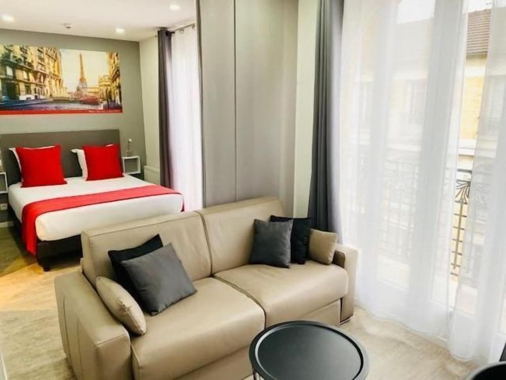 Deluxe Suite, 1 King Bed, Non Smoking photo 1