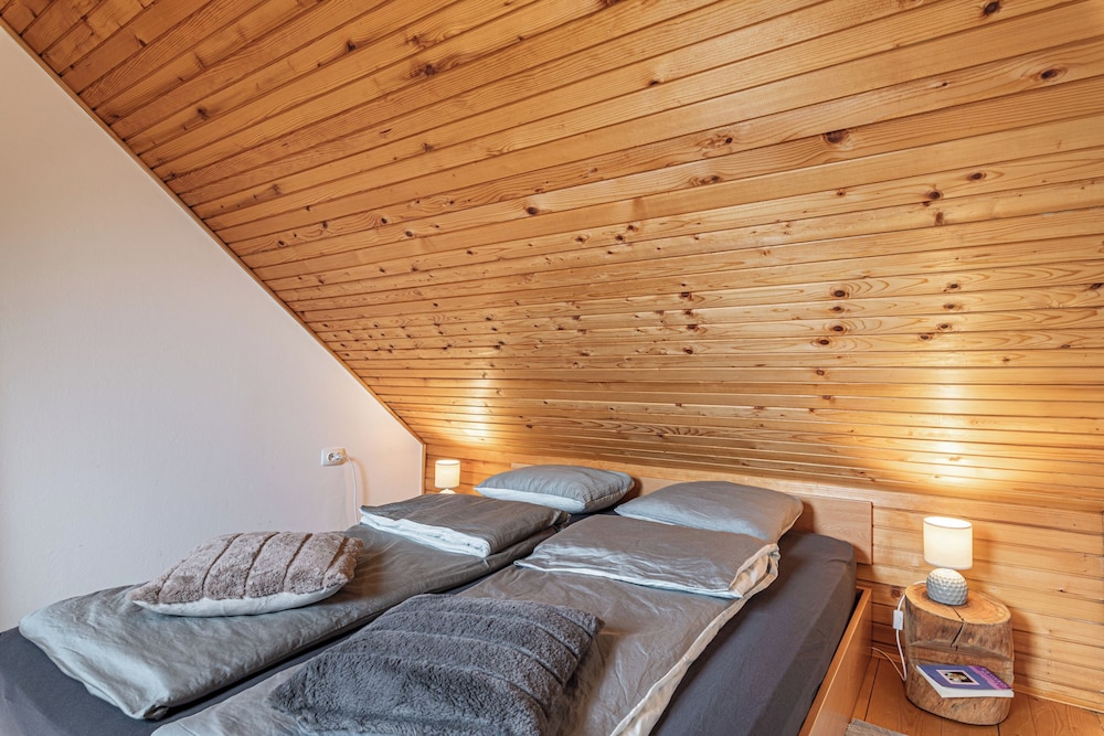 Family House, Multiple Bedrooms, Mountainside (Wellness Vineyard Cottage Marjan) photo 3