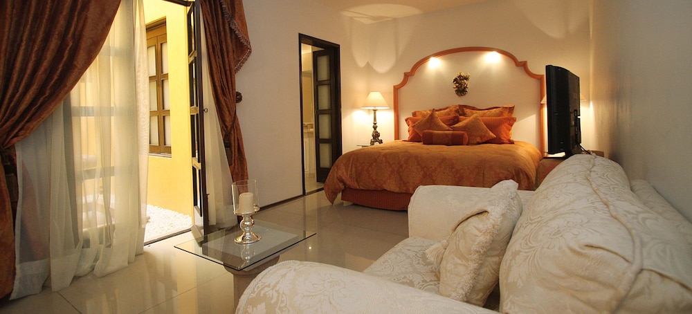 Royal Suite, 1 King Bed with Sofa bed - Photo 5