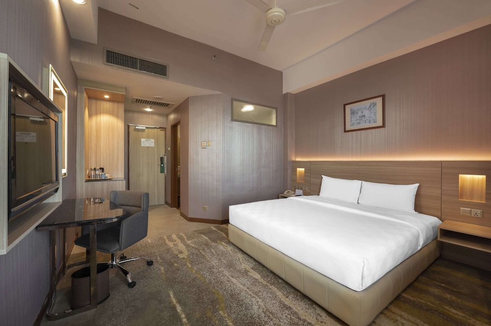Superior Room, 1 King Bed photo 2