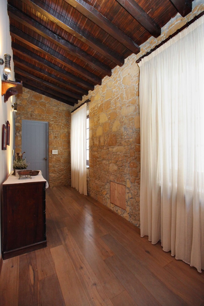 Traditional Room - Photo 10