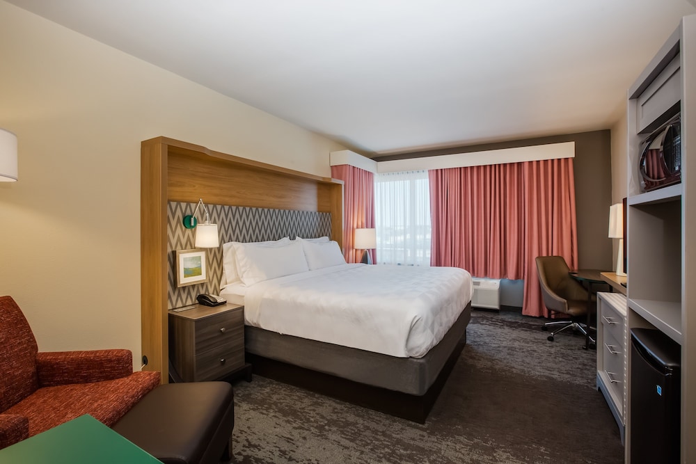 Standard Room, 1 King Bed (Walk-In Shower) - Photo 2