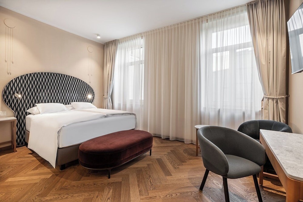 Comfort Room (Superior) - Photo 1