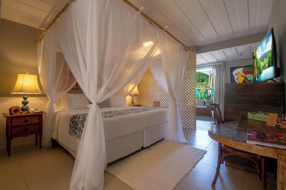 Suite, 1 King Bed, Hot Tub, Partial Ocean View photo 1