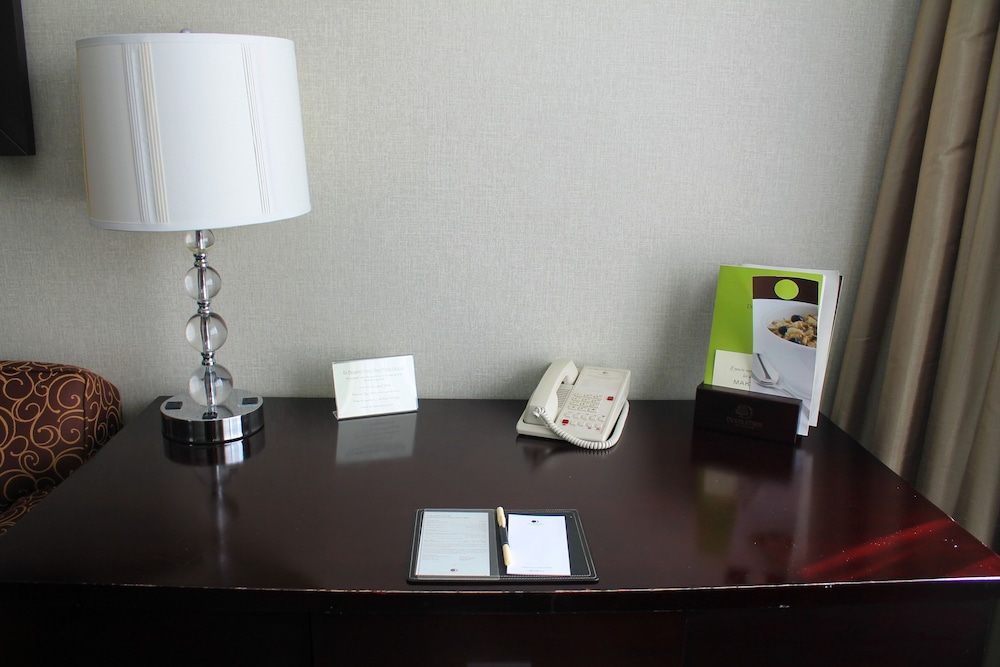 Suite, 1 King Bed, Non Smoking - Photo 2