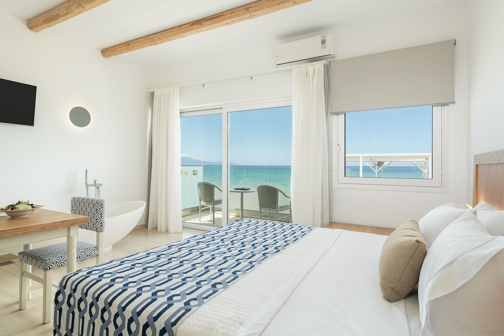 Superior Studio Suite, Sea View, Sea Facing