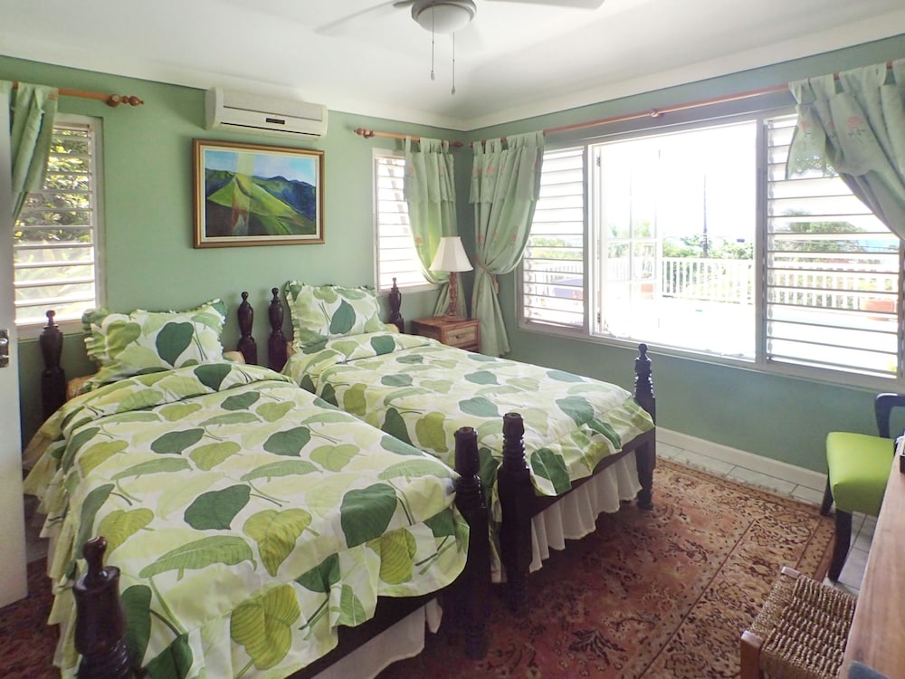 Room, 3 Bedrooms photo 2