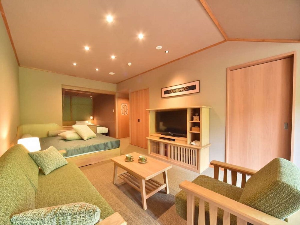 Deluxe Triple Room with Private Hot Spring, Non Smoking, 【River View】 photo 2