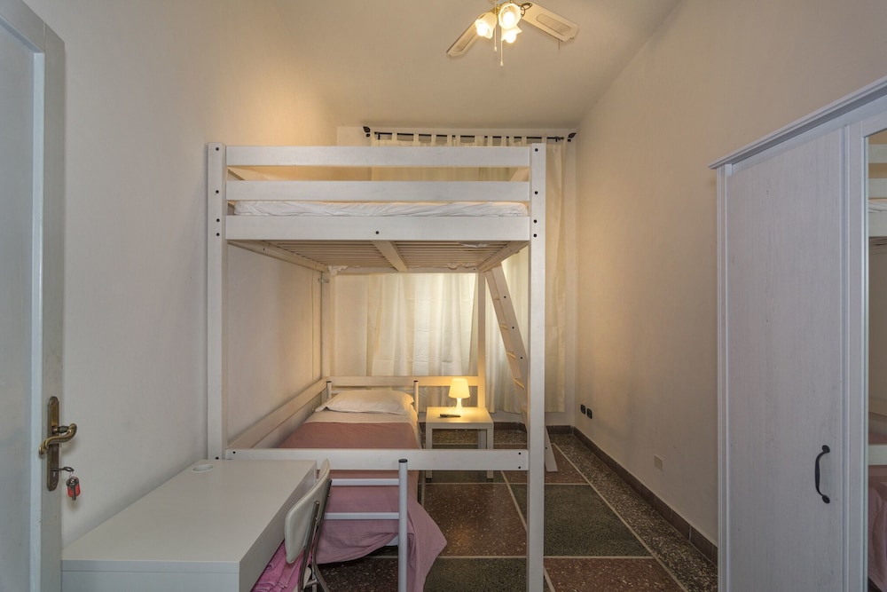 Double Room, 2 Twin Beds, Shared Bathroom