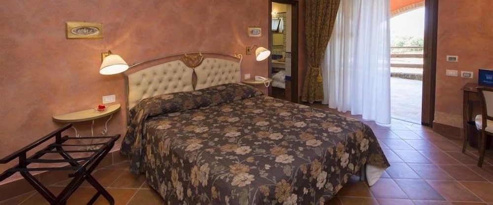 Superior Double Room (Shower Only) photo 1