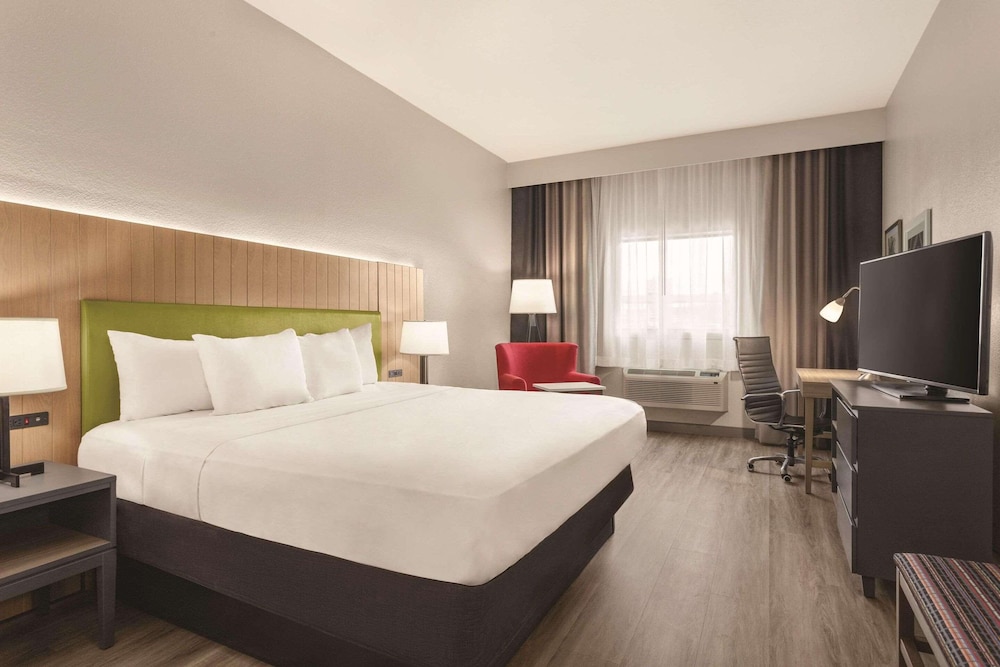 Room, 1 King Bed, Non Smoking - Photo 2