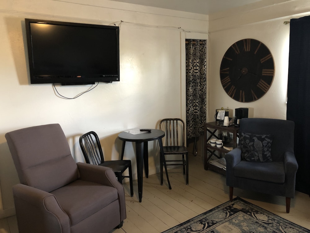 Military - Room 4 photo 1