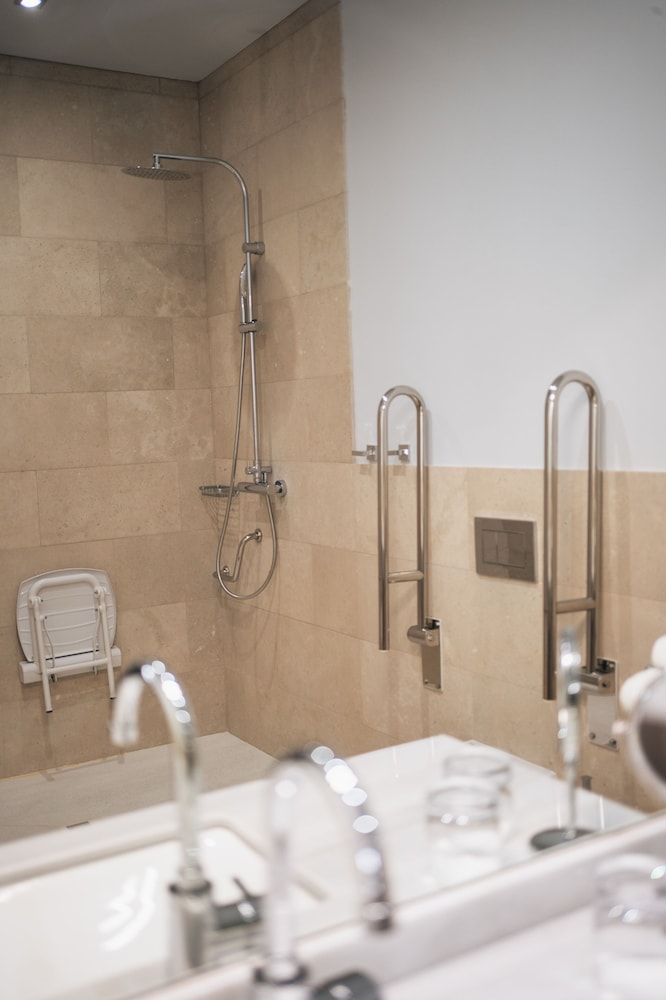 Deluxe Studio Suite - Photo 35