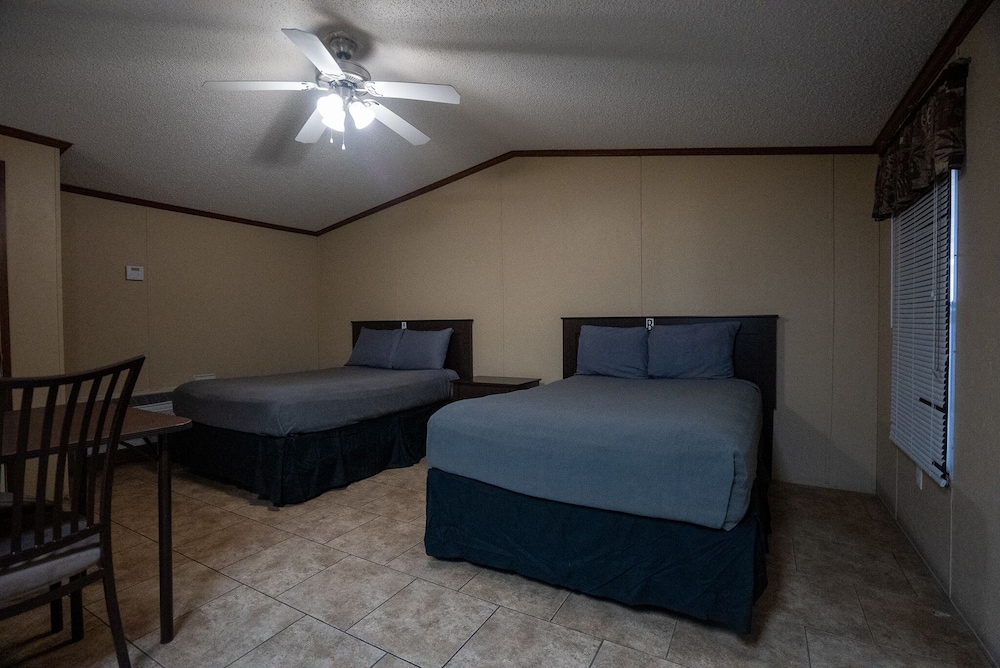 Standard Room (Queen) photo 1